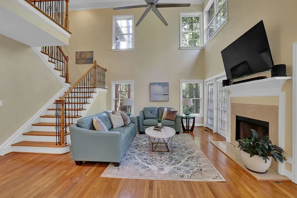 308 Crossing Valley Lane, Atlanta, Georgia 30339, 4 Bedrooms Bedrooms, ,3 BathroomsBathrooms,Residential,Sold,308 Crossing Valley Lane,7043726