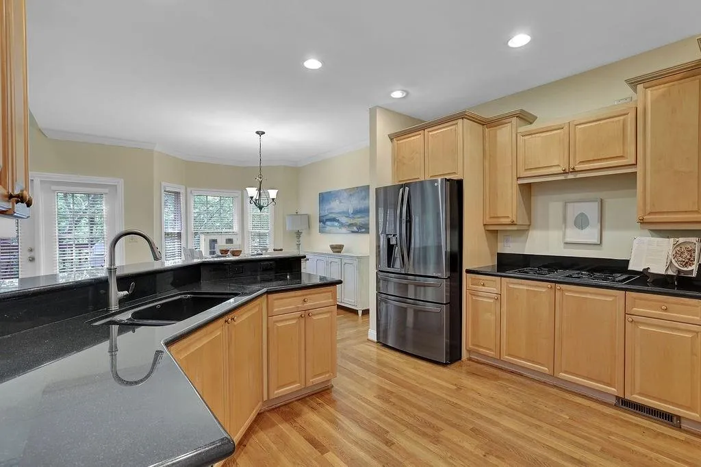 308 Crossing Valley Lane, Atlanta, Georgia 30339, 4 Bedrooms Bedrooms, ,3 BathroomsBathrooms,Residential,Sold,308 Crossing Valley Lane,7043726