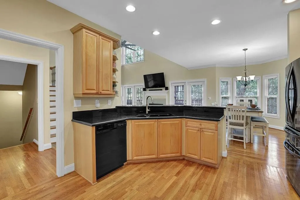 308 Crossing Valley Lane, Atlanta, Georgia 30339, 4 Bedrooms Bedrooms, ,3 BathroomsBathrooms,Residential,Sold,308 Crossing Valley Lane,7043726