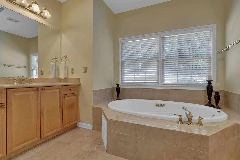 308 Crossing Valley Lane, Atlanta, Georgia 30339, 4 Bedrooms Bedrooms, ,3 BathroomsBathrooms,Residential,Sold,308 Crossing Valley Lane,7043726