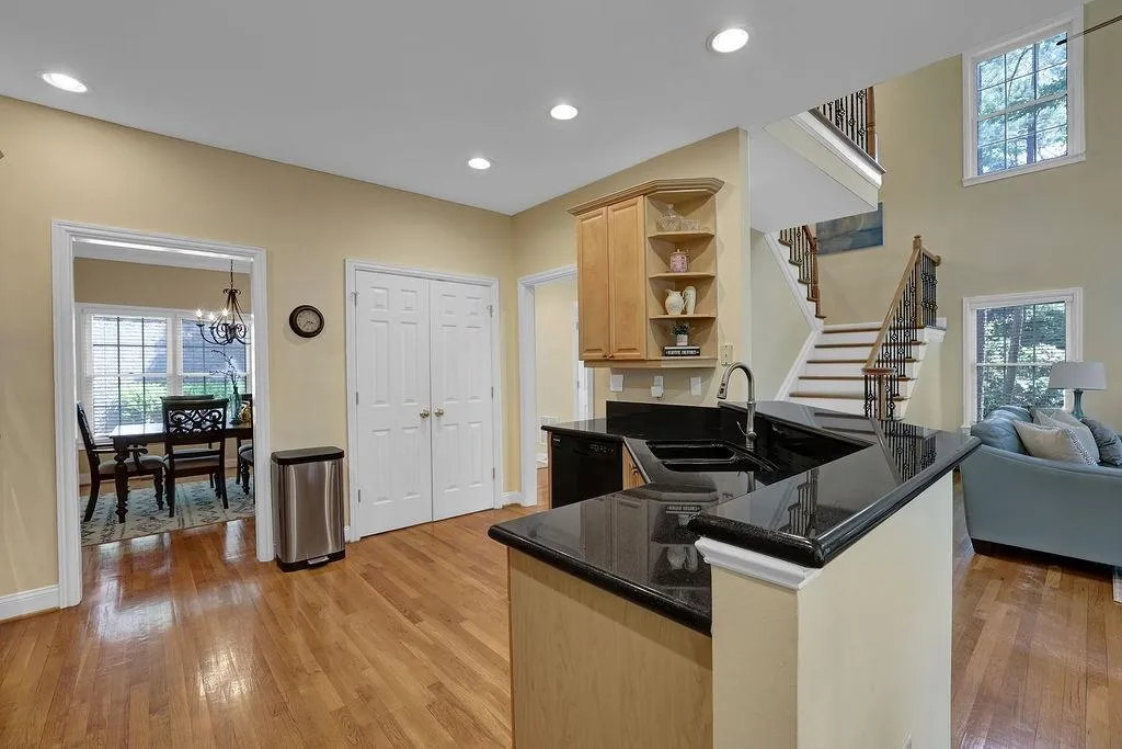 308 Crossing Valley Lane, Atlanta, Georgia 30339, 4 Bedrooms Bedrooms, ,3 BathroomsBathrooms,Residential,Sold,308 Crossing Valley Lane,7043726