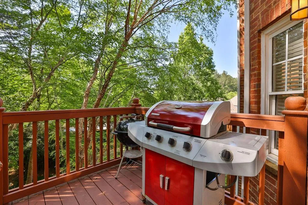 308 Crossing Valley Lane, Atlanta, Georgia 30339, 4 Bedrooms Bedrooms, ,3 BathroomsBathrooms,Residential,Sold,308 Crossing Valley Lane,7043726