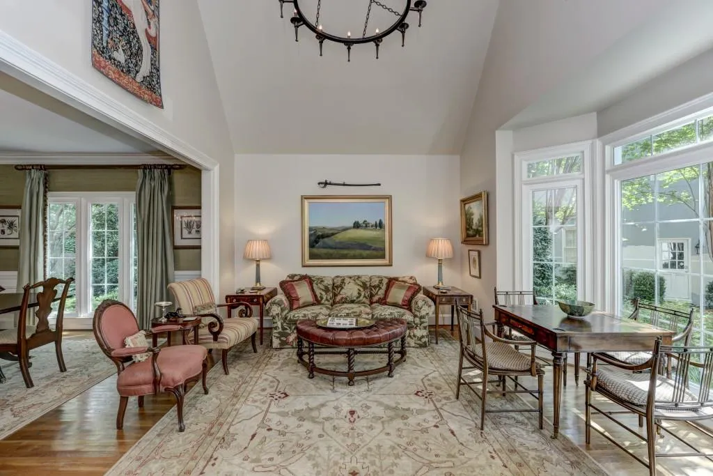 145 Woodchase Court Ne, Atlanta, Georgia 30319, 3 Bedrooms Bedrooms, ,3 BathroomsBathrooms,Residential,Sold,145 Woodchase Court Ne,5883481