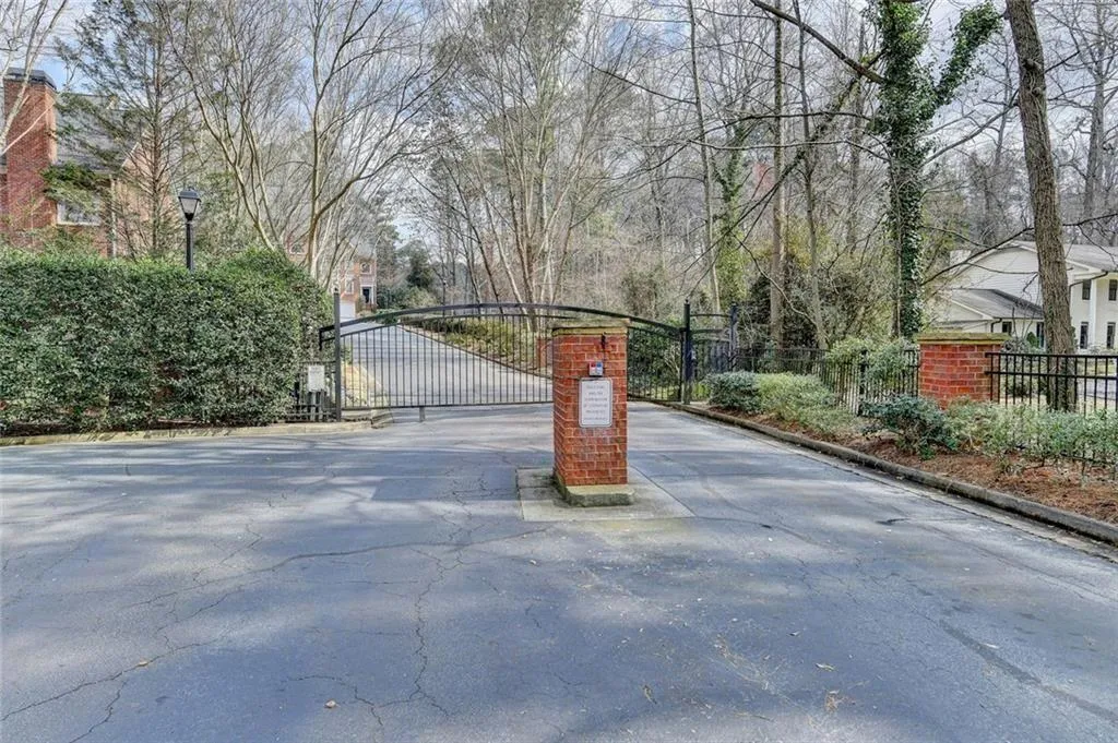 10 Carrington Way Ne, Atlanta, Georgia 30328, 3 Bedrooms Bedrooms, ,2 BathroomsBathrooms,Residential,For Sale,10 Carrington Way Ne,7722452