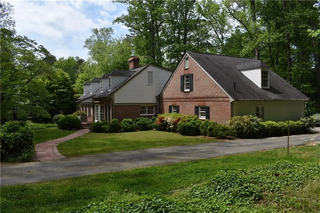 705 Old Post Road, Sandy Springs, Georgia 30328, 4 Bedrooms Bedrooms, ,3 BathroomsBathrooms,Residential,Sold,705 Old Post Road,6873986