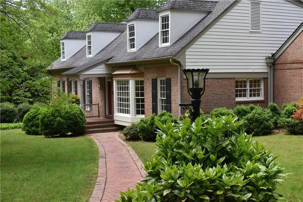 705 Old Post Road, Sandy Springs, Georgia 30328, 4 Bedrooms Bedrooms, ,3 BathroomsBathrooms,Residential,Sold,705 Old Post Road,6873986