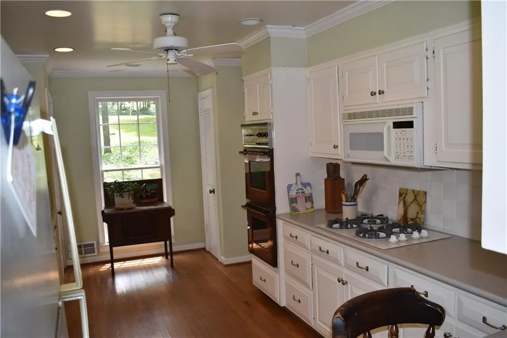 705 Old Post Road, Sandy Springs, Georgia 30328, 4 Bedrooms Bedrooms, ,3 BathroomsBathrooms,Residential,Sold,705 Old Post Road,6873986