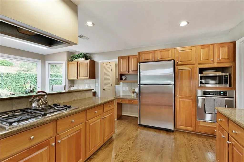 655 Weatherly Lane, Sandy Springs, Georgia 30328, 4 Bedrooms Bedrooms, ,3 BathroomsBathrooms,Residential,Sold,655 Weatherly Lane,6768100