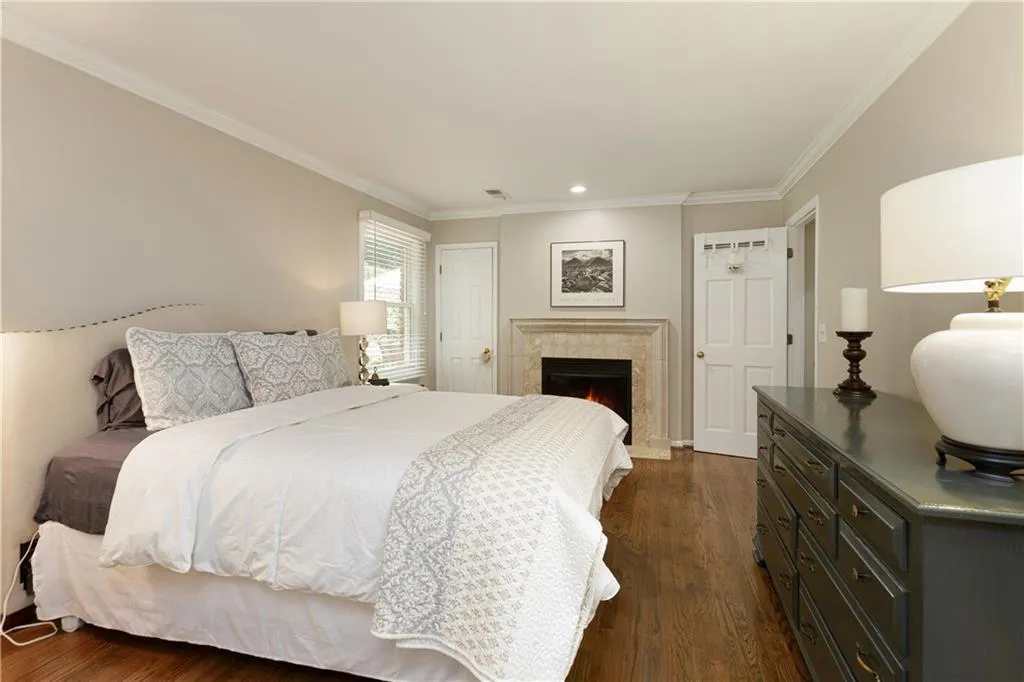 655 Weatherly Lane, Sandy Springs, Georgia 30328, 4 Bedrooms Bedrooms, ,3 BathroomsBathrooms,Residential,Sold,655 Weatherly Lane,6768100