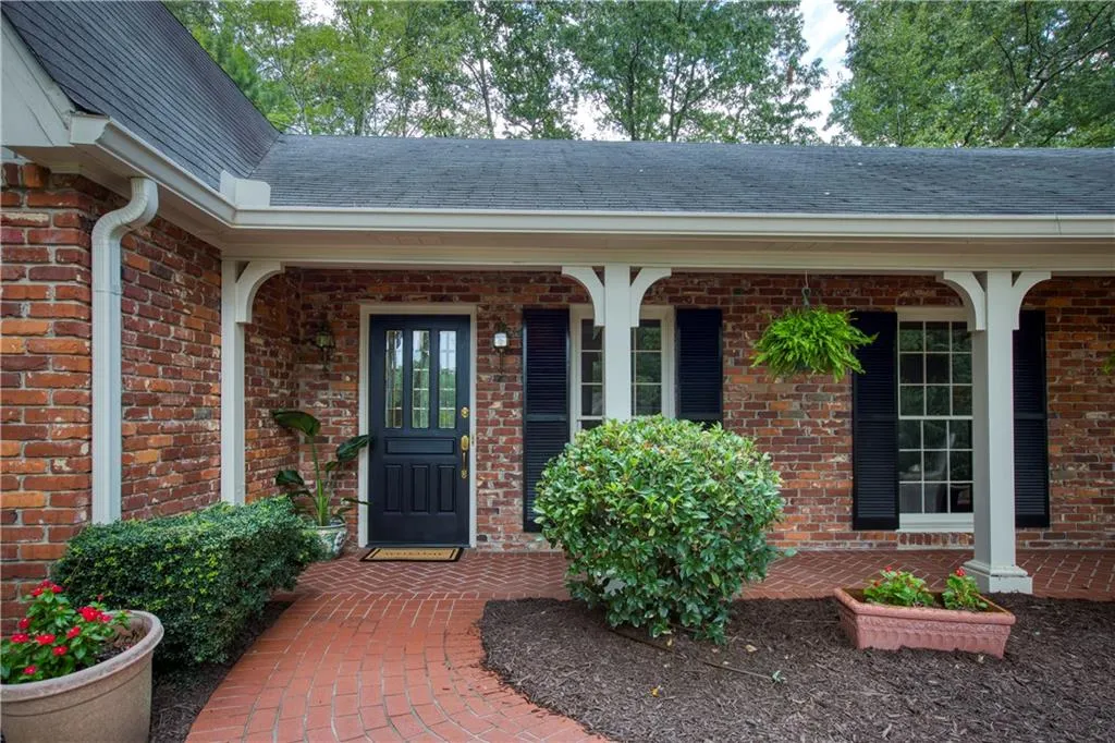 655 Weatherly Lane, Sandy Springs, Georgia 30328, 4 Bedrooms Bedrooms, ,3 BathroomsBathrooms,Residential,Sold,655 Weatherly Lane,6768100