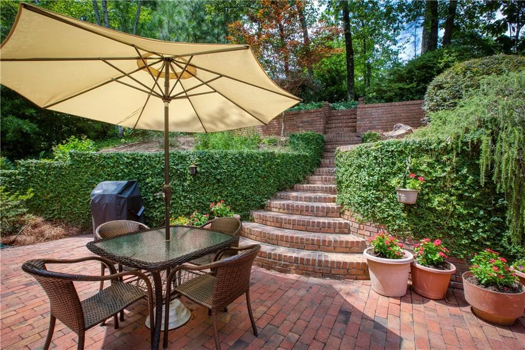 655 Weatherly Lane, Sandy Springs, Georgia 30328, 4 Bedrooms Bedrooms, ,3 BathroomsBathrooms,Residential,Sold,655 Weatherly Lane,6768100