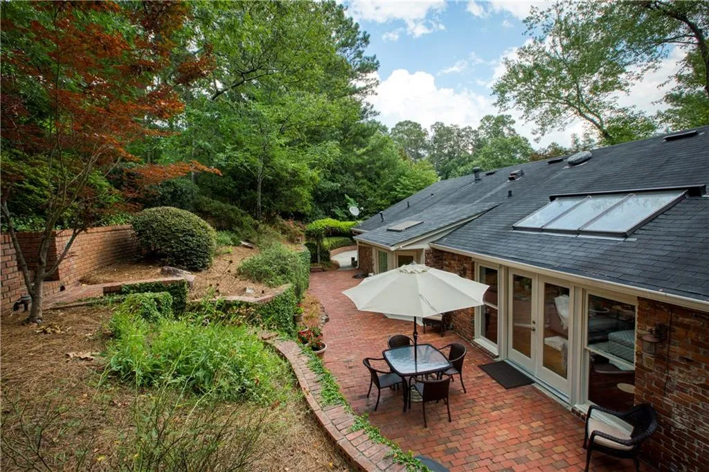 655 Weatherly Lane, Sandy Springs, Georgia 30328, 4 Bedrooms Bedrooms, ,3 BathroomsBathrooms,Residential,Sold,655 Weatherly Lane,6768100