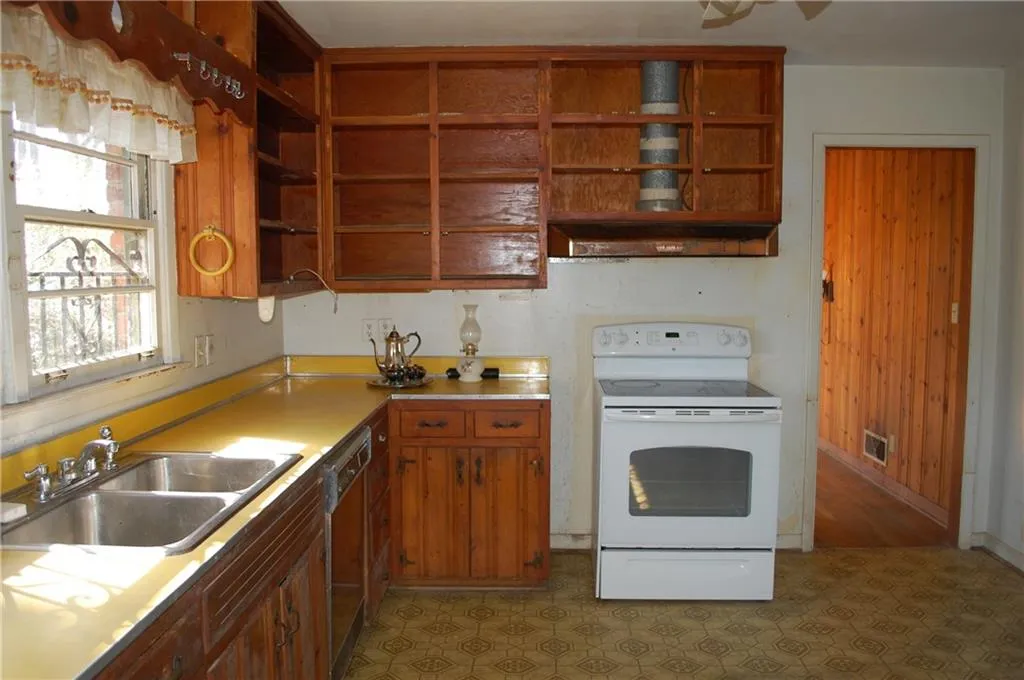 487 Pine Haven Lane Ne, Sandy Springs, Georgia 30342, 3 Bedrooms Bedrooms, ,2 BathroomsBathrooms,Residential,Sold,487 Pine Haven Lane Ne,6126734