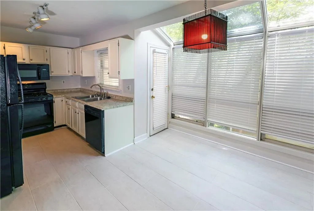 7500 Roswell Road Unit 112, Sandy Springs, Georgia 30350, 2 Bedrooms Bedrooms, ,2 BathroomsBathrooms,Residential,Sold,7500 Roswell Road Unit 112,6601596