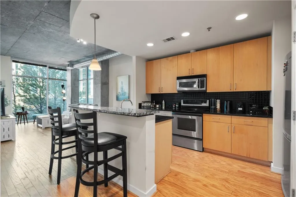 250 Pharr Road Ne Unit 607, Atlanta, Georgia 30305, 1 Bedroom Bedrooms, ,1 BathroomBathrooms,Residential,For Sale,250 Pharr Road Ne Unit 607,7513322