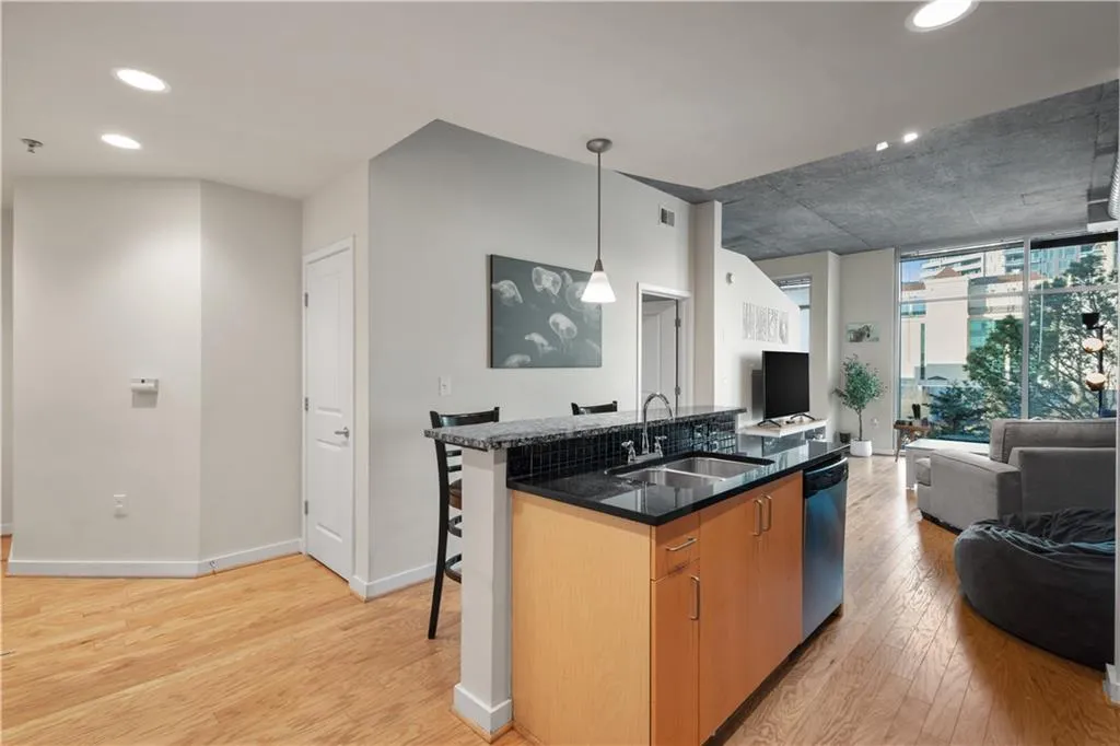 250 Pharr Road Ne Unit 607, Atlanta, Georgia 30305, 1 Bedroom Bedrooms, ,1 BathroomBathrooms,Residential,For Sale,250 Pharr Road Ne Unit 607,7513322