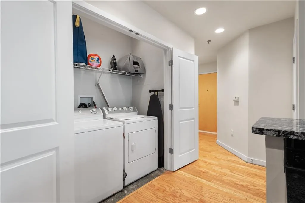 250 Pharr Road Ne Unit 607, Atlanta, Georgia 30305, 1 Bedroom Bedrooms, ,1 BathroomBathrooms,Residential,For Sale,250 Pharr Road Ne Unit 607,7513322