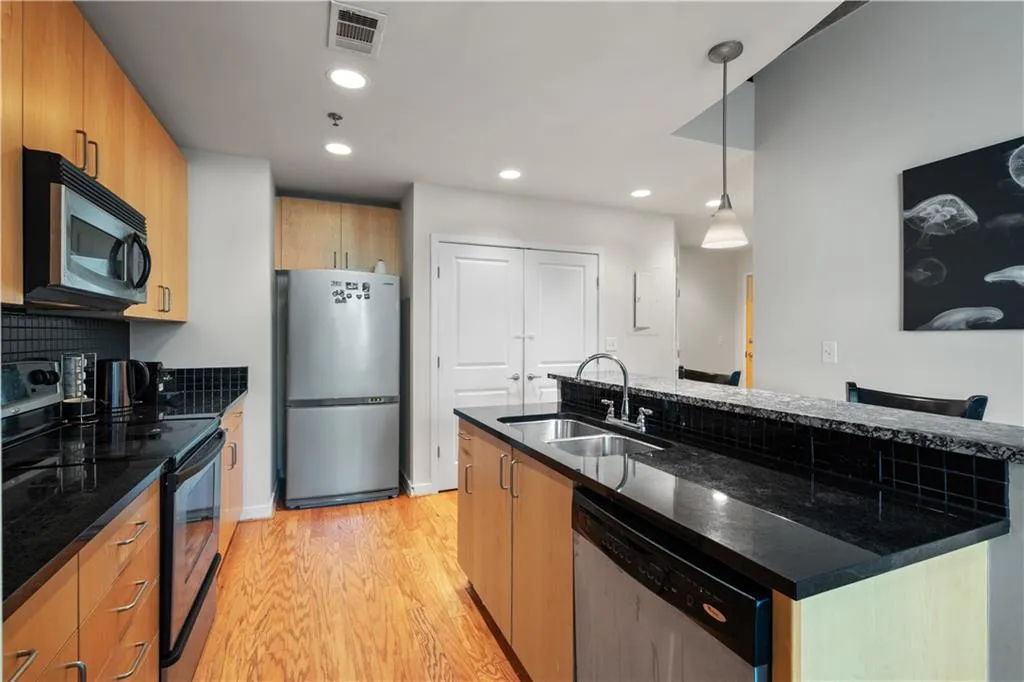 250 Pharr Road Ne Unit 607, Atlanta, Georgia 30305, 1 Bedroom Bedrooms, ,1 BathroomBathrooms,Residential,For Sale,250 Pharr Road Ne Unit 607,7513322