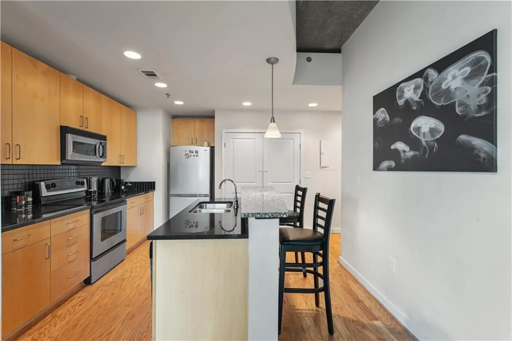 250 Pharr Road Ne Unit 607, Atlanta, Georgia 30305, 1 Bedroom Bedrooms, ,1 BathroomBathrooms,Residential,For Sale,250 Pharr Road Ne Unit 607,7513322