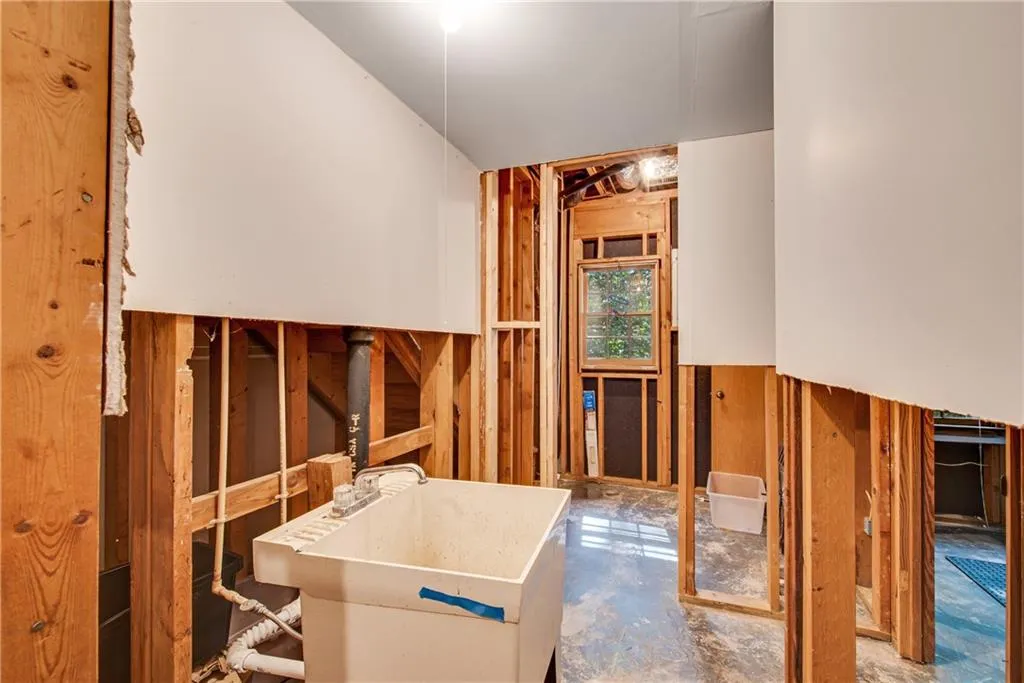 535 Wyncourtney Drive, Atlanta, Georgia 30328, 5 Bedrooms Bedrooms, ,2 BathroomsBathrooms,Residential,Sold,535 Wyncourtney Drive,6781886