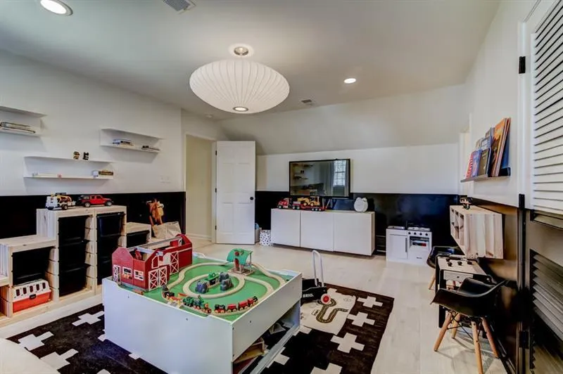 6400 Blackwater Trail, Atlanta, Georgia 30328, 5 Bedrooms Bedrooms, ,3 BathroomsBathrooms,Residential,Sold,6400 Blackwater Trail,6016061