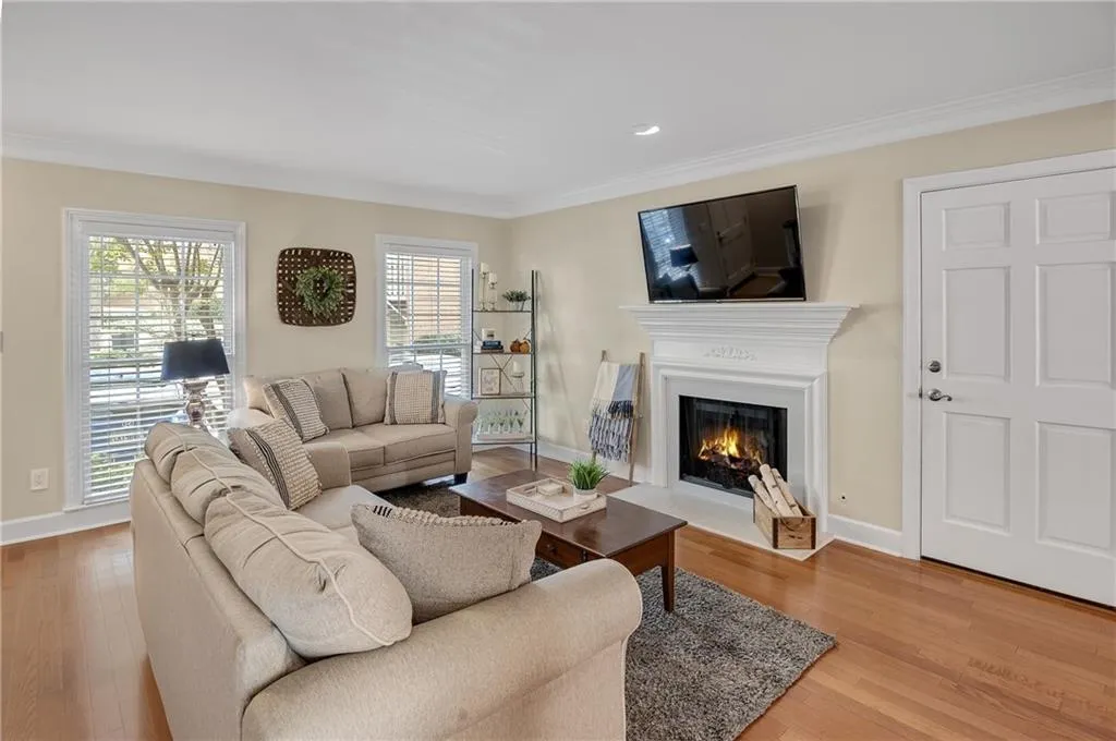 35 Mount Vernon Circle, Sandy Springs, Georgia 30338, 2 Bedrooms Bedrooms, ,2 BathroomsBathrooms,Residential,Sold,35 Mount Vernon Circle,6792924