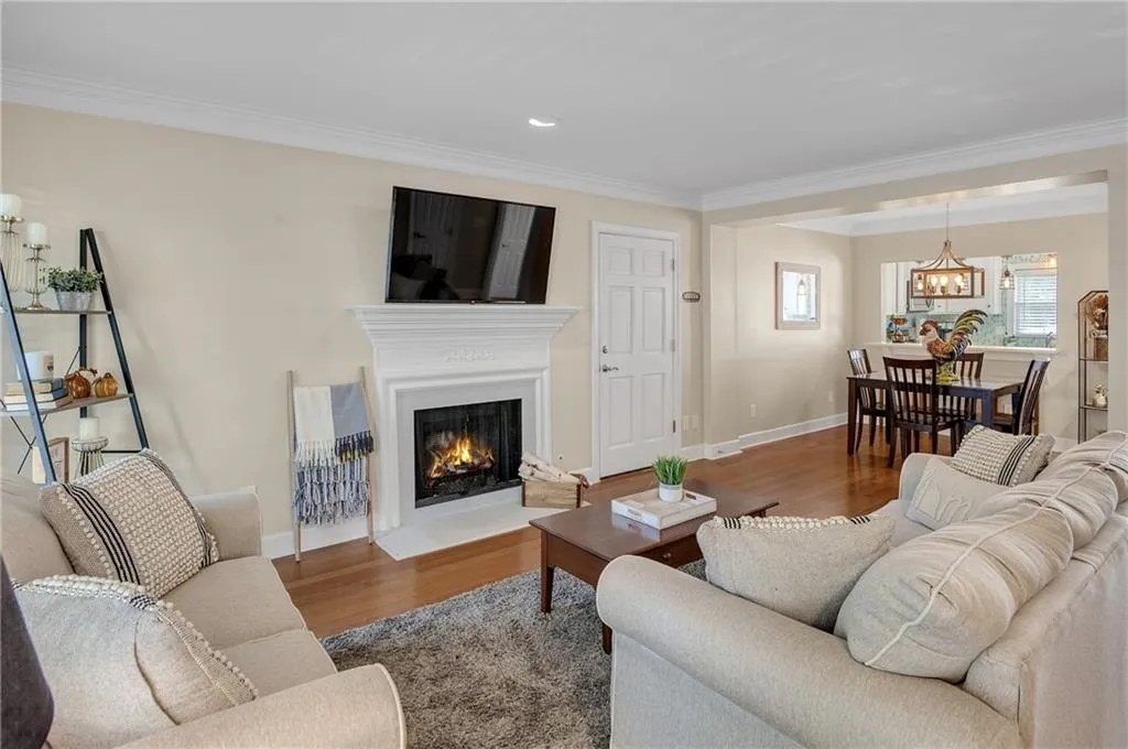 35 Mount Vernon Circle, Sandy Springs, Georgia 30338, 2 Bedrooms Bedrooms, ,2 BathroomsBathrooms,Residential,Sold,35 Mount Vernon Circle,6792924