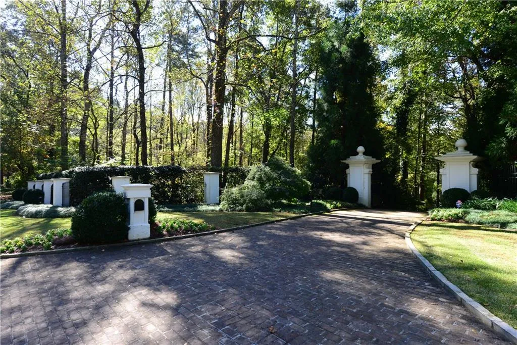 5040 Northside Drive, Sandy Springs, Georgia 30327, 7 Bedrooms Bedrooms, ,7 BathroomsBathrooms,Residential,Sold,5040 Northside Drive,5722266