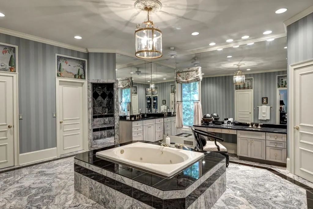 5040 Northside Drive, Sandy Springs, Georgia 30327, 7 Bedrooms Bedrooms, ,7 BathroomsBathrooms,Residential,Sold,5040 Northside Drive,5722266