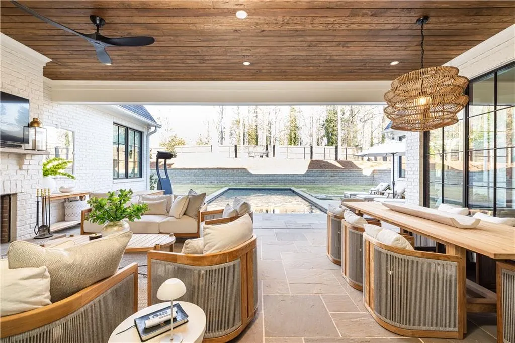 Covered Patio to Pool