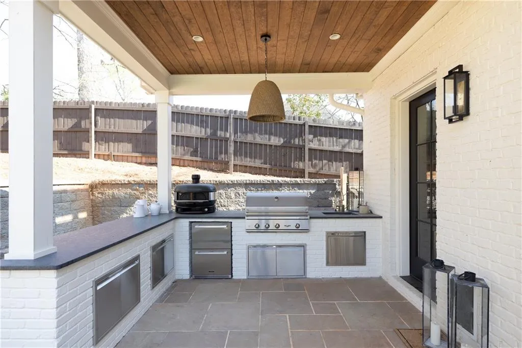 Outdoor Kitchen