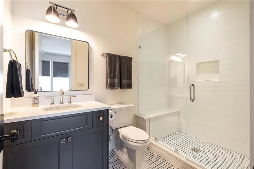 Second story bathroom 4
