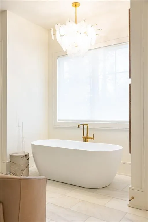 Primary soaking tub