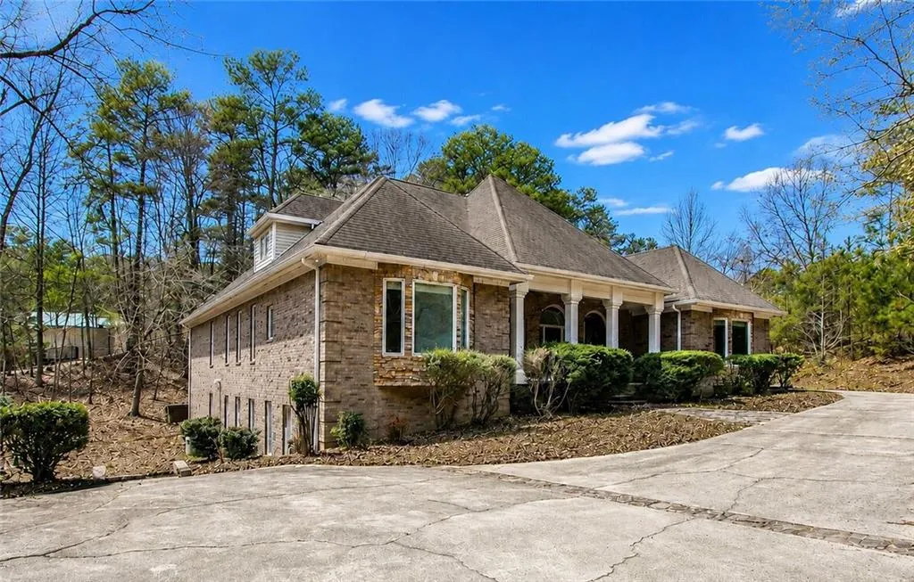 10060 Buice Road, Alpharetta, Georgia 30022, Alpharetta, GA 30022 — photo 1 of 94