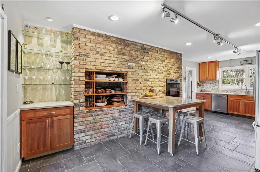 1125 Winding Creek Trail, Sandy Springs, Georgia 30328, 4 Bedrooms Bedrooms, ,3 BathroomsBathrooms,Residential,Sold,1125 Winding Creek Trail,7157886