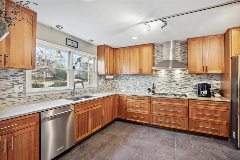 1125 Winding Creek Trail, Sandy Springs, Georgia 30328, 4 Bedrooms Bedrooms, ,3 BathroomsBathrooms,Residential,Sold,1125 Winding Creek Trail,7157886