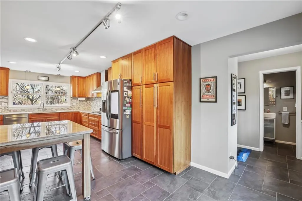 1125 Winding Creek Trail, Sandy Springs, Georgia 30328, 4 Bedrooms Bedrooms, ,3 BathroomsBathrooms,Residential,Sold,1125 Winding Creek Trail,7157886