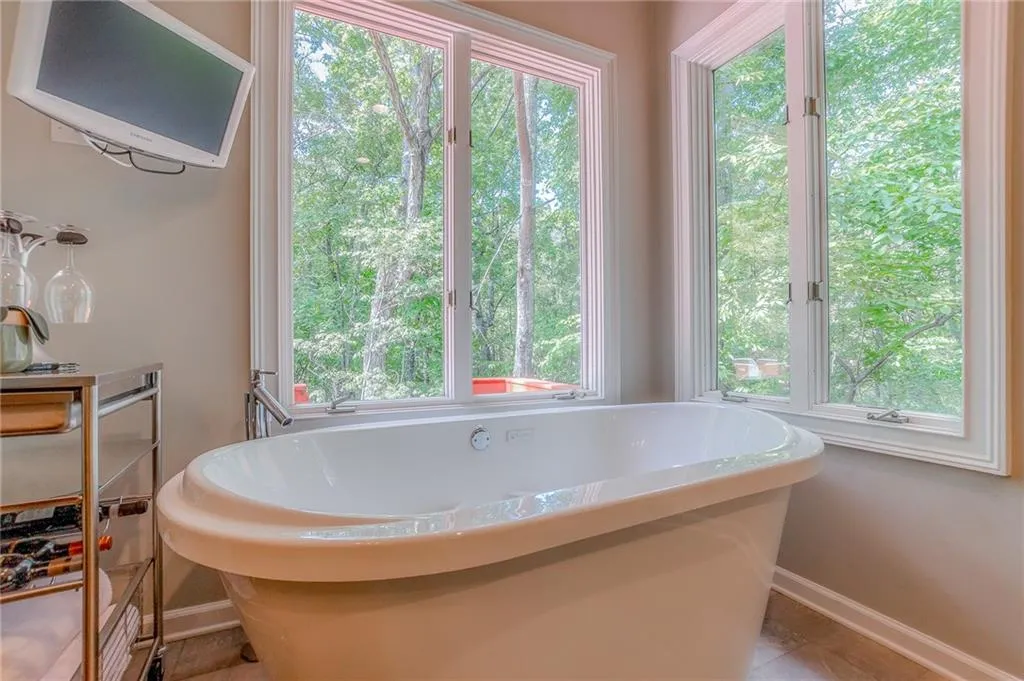 9 Wildwood Valley Ne, Sandy Springs, Georgia 30350, 5 Bedrooms Bedrooms, ,4 BathroomsBathrooms,Residential,Sold,9 Wildwood Valley Ne,6617046