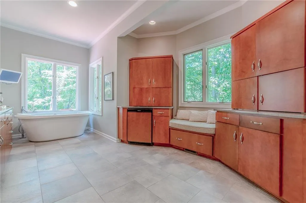 9 Wildwood Valley Ne, Sandy Springs, Georgia 30350, 5 Bedrooms Bedrooms, ,4 BathroomsBathrooms,Residential,Sold,9 Wildwood Valley Ne,6617046