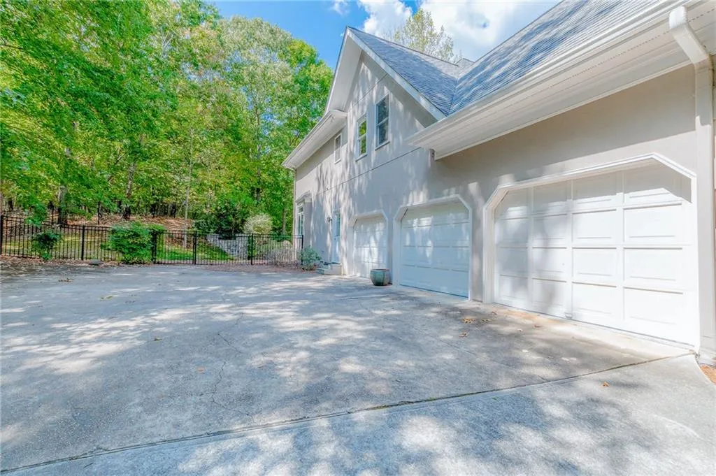 9 Wildwood Valley Ne, Sandy Springs, Georgia 30350, 5 Bedrooms Bedrooms, ,4 BathroomsBathrooms,Residential,Sold,9 Wildwood Valley Ne,6617046
