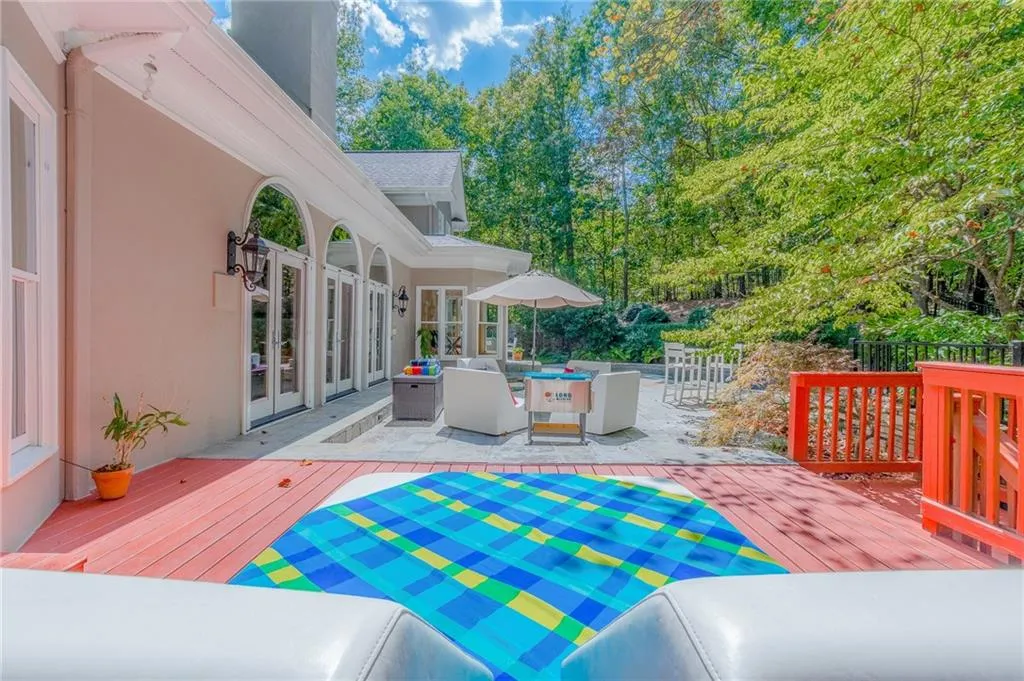9 Wildwood Valley Ne, Sandy Springs, Georgia 30350, 5 Bedrooms Bedrooms, ,4 BathroomsBathrooms,Residential,Sold,9 Wildwood Valley Ne,6617046