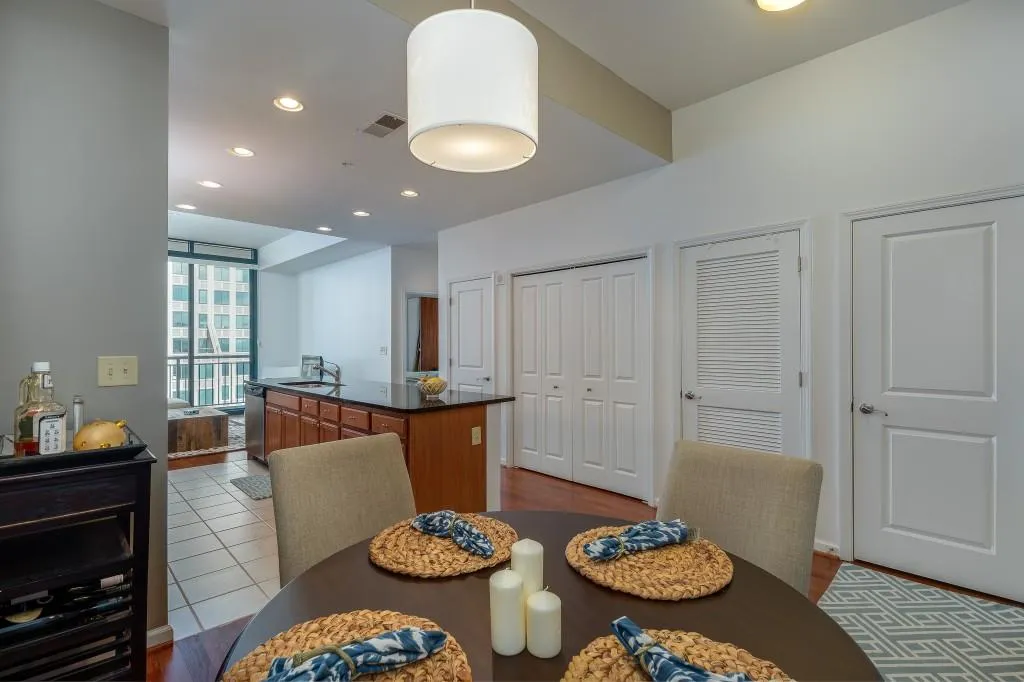 3040 Peachtree Road Nw Unit 1502, Atlanta, Georgia 30305, 1 Bedroom Bedrooms, ,1 BathroomBathrooms,Residential,Sold,3040 Peachtree Road Nw Unit 1502,5711273
