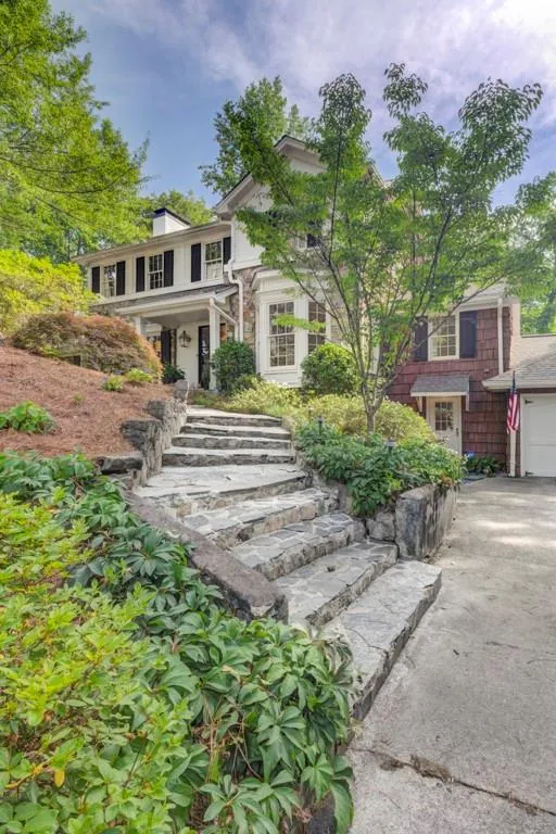 715 Tanglewood Trail, Sandy Springs, Georgia 30327, 4 Bedrooms Bedrooms, ,4 BathroomsBathrooms,Residential,Sold,715 Tanglewood Trail,7394839