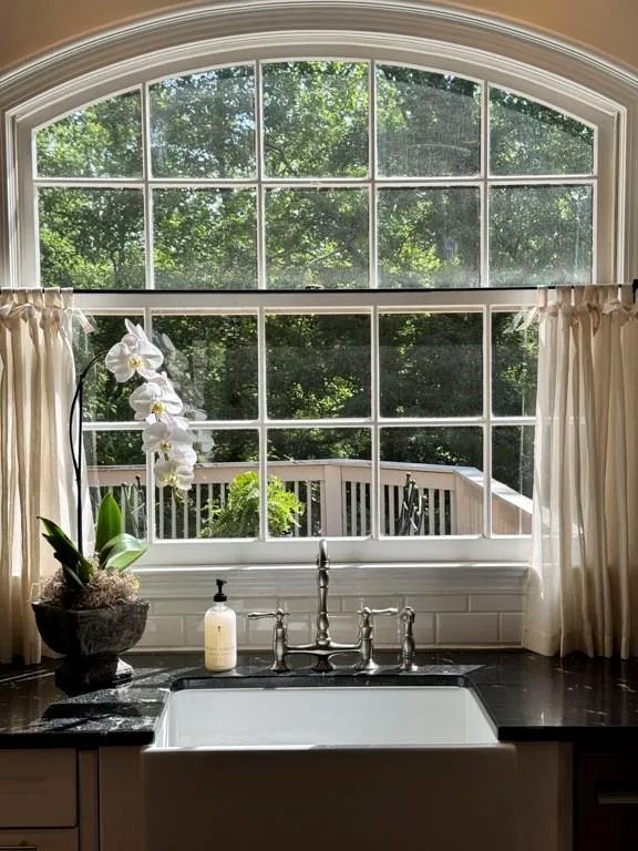 715 Tanglewood Trail, Sandy Springs, Georgia 30327, 4 Bedrooms Bedrooms, ,4 BathroomsBathrooms,Residential,Sold,715 Tanglewood Trail,7394839