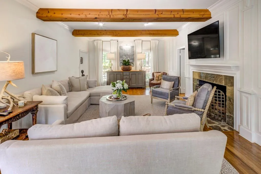 715 Tanglewood Trail, Sandy Springs, Georgia 30327, 4 Bedrooms Bedrooms, ,4 BathroomsBathrooms,Residential,Sold,715 Tanglewood Trail,7394839