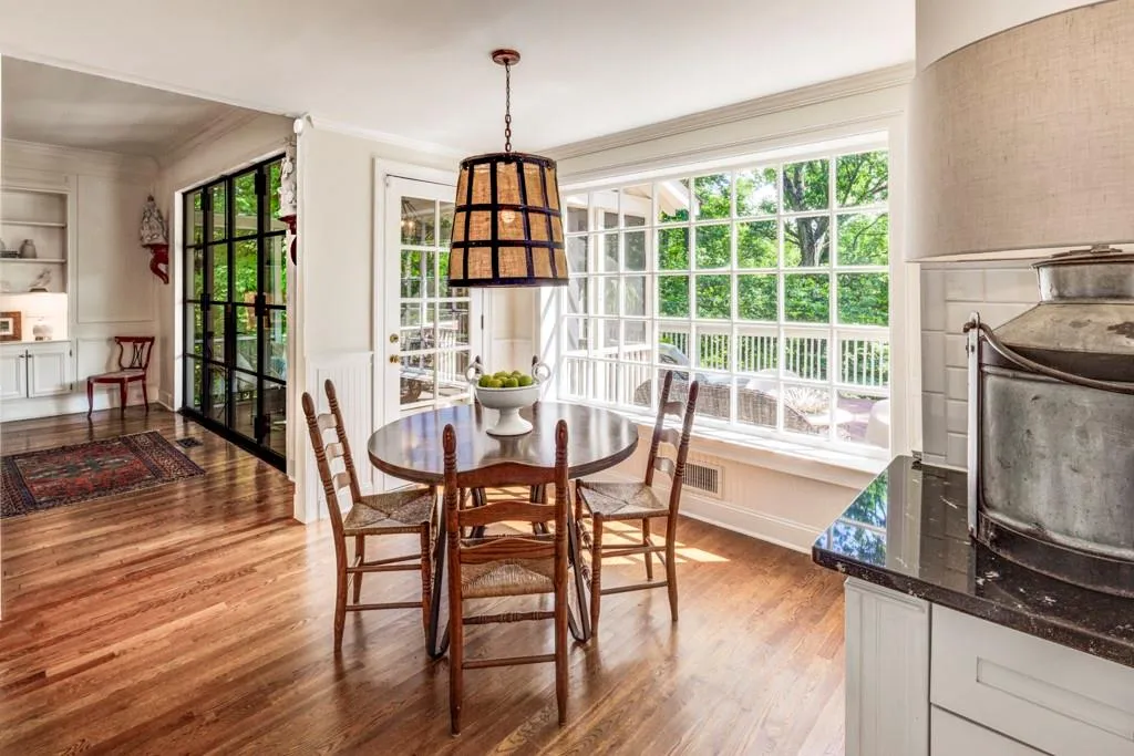 715 Tanglewood Trail, Sandy Springs, Georgia 30327, 4 Bedrooms Bedrooms, ,4 BathroomsBathrooms,Residential,Sold,715 Tanglewood Trail,7394839