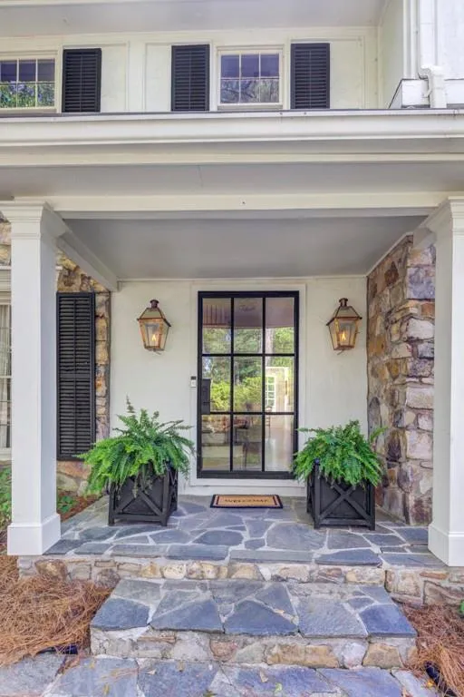 715 Tanglewood Trail, Sandy Springs, Georgia 30327, 4 Bedrooms Bedrooms, ,4 BathroomsBathrooms,Residential,Sold,715 Tanglewood Trail,7394839