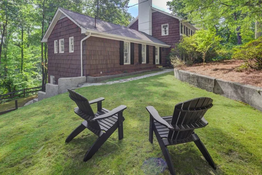 715 Tanglewood Trail, Sandy Springs, Georgia 30327, 4 Bedrooms Bedrooms, ,4 BathroomsBathrooms,Residential,Sold,715 Tanglewood Trail,7394839