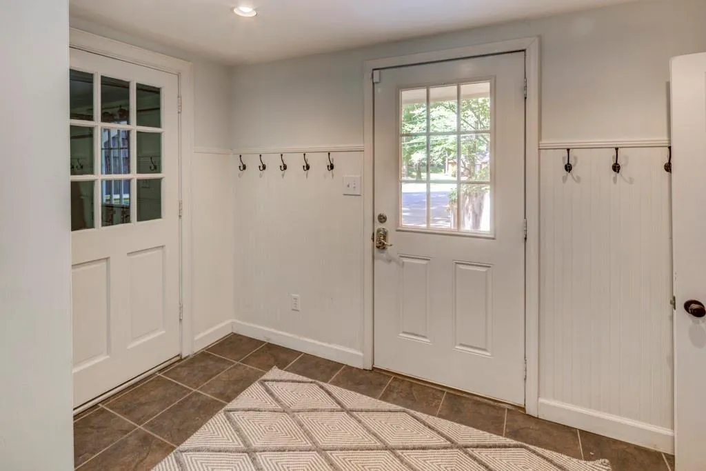 715 Tanglewood Trail, Sandy Springs, Georgia 30327, 4 Bedrooms Bedrooms, ,4 BathroomsBathrooms,Residential,Sold,715 Tanglewood Trail,7394839