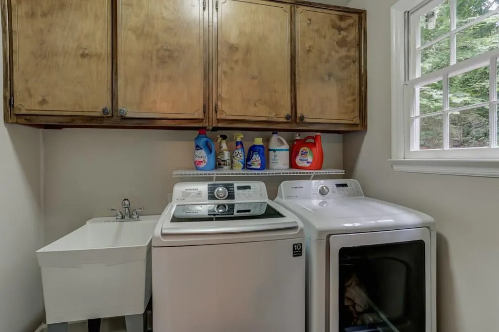 505 Tahoma Drive, Sandy Springs, Georgia 30350, 4 Bedrooms Bedrooms, ,3 BathroomsBathrooms,Residential,Sold,505 Tahoma Drive,6014381